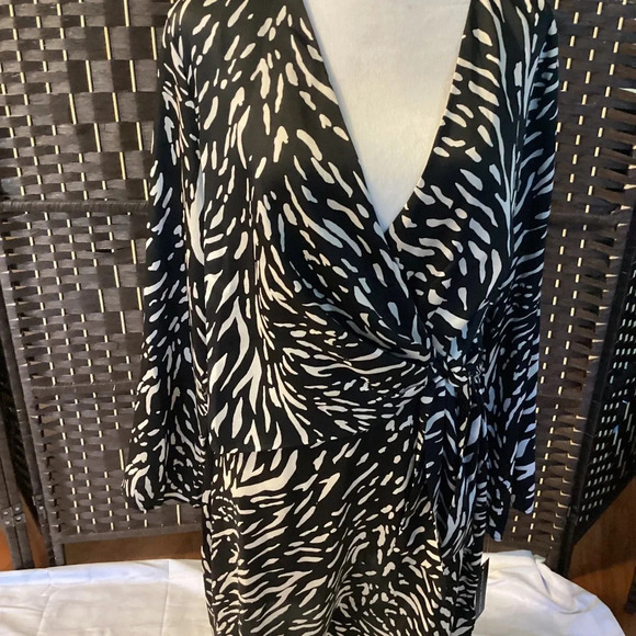 Donna Morgan Knee Legth Wrap Dress (Color: Black/Brush) - Picture 1 of 7